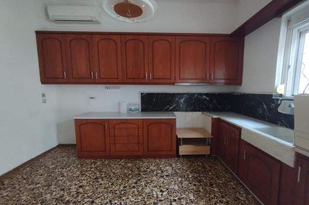 Kreta, Vamvakopoulo: Charmantes Haus in ruhiger Lage nahe der Stadt zu verkaufen