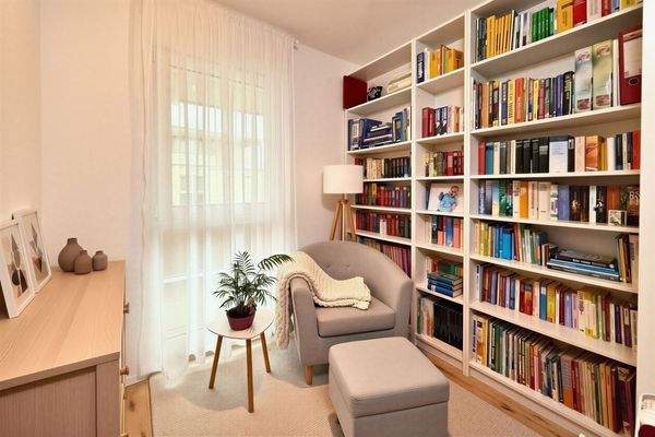 Büro/HWR - (KI generiert)