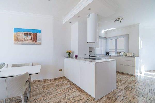 Offene Küche und Essbereich