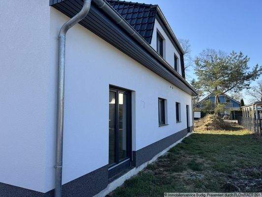 Platz für die zukünftigen Terrasse und den Garten