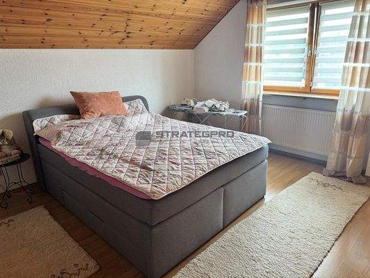 Schlafzimmer DG