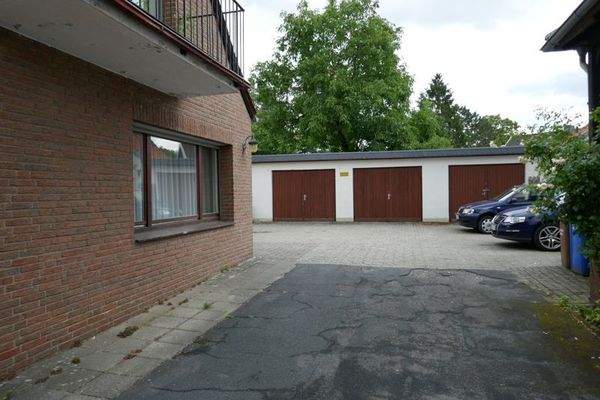 Innenhof mit Garagen