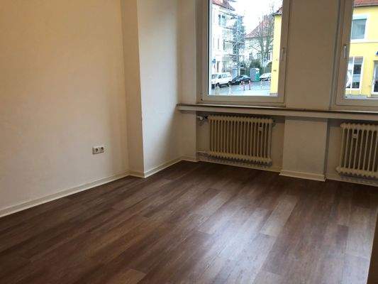 Helles Zimmer mit Fenster