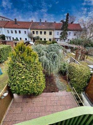 Blick vom Balkon in den Garten