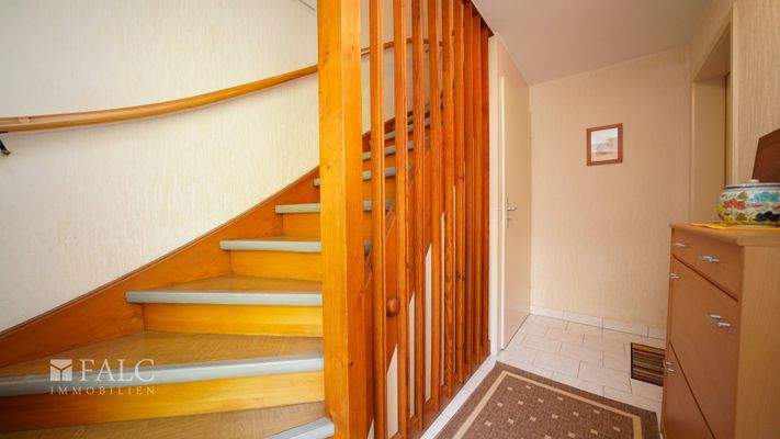 Breit und freundlich