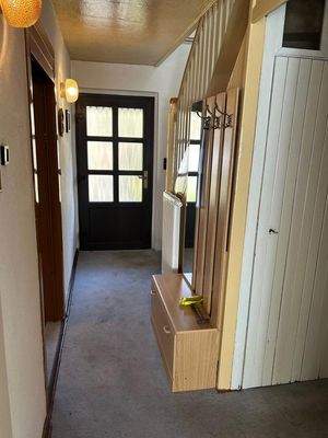 Flur mit Hauseingangstür EG