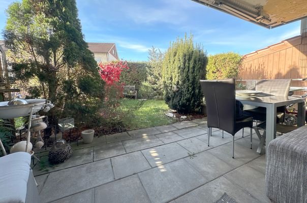 Terrasse mit Garten