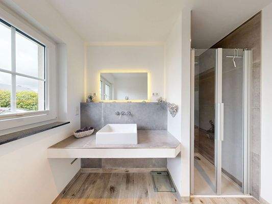 Tageslicht-Duschbad im Erdgeschoss