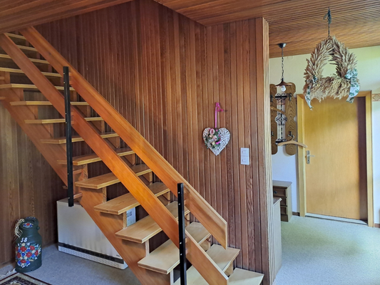 Treppenaufgang zum Obergeschoss