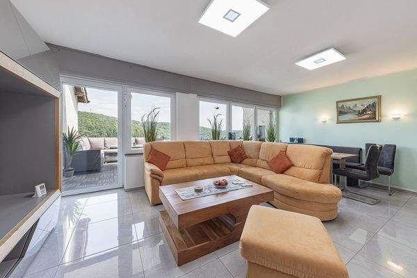 Wohnzimmer mit Ausblick