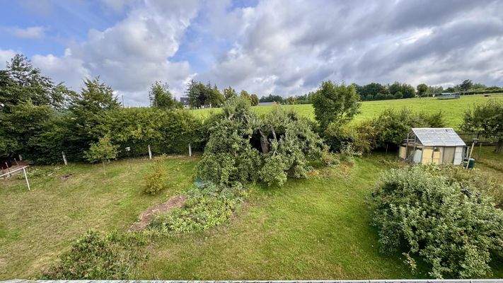 Blick vom Dach auf das Grundstück