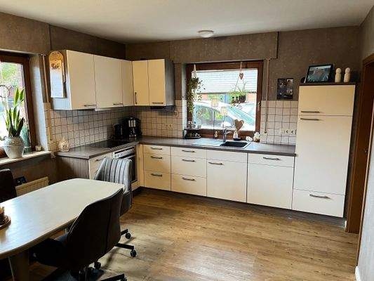 Küche mit Einbauküche