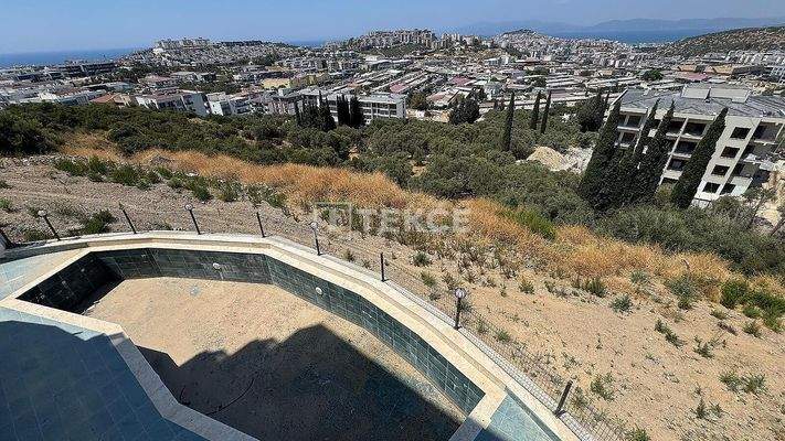 Sea-View Apartment in a Complex with Pool in Kuşadası