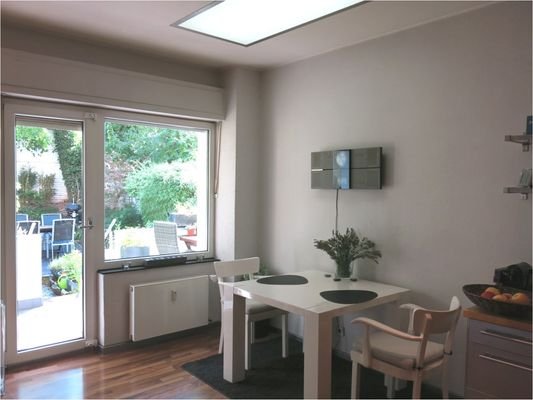 Küche mit Ausgang zum Südbalkon