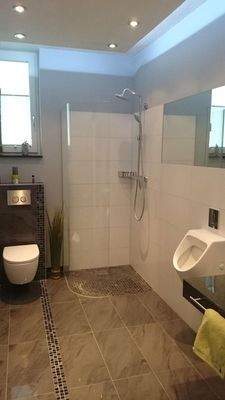 Gästebad mit Dusche 