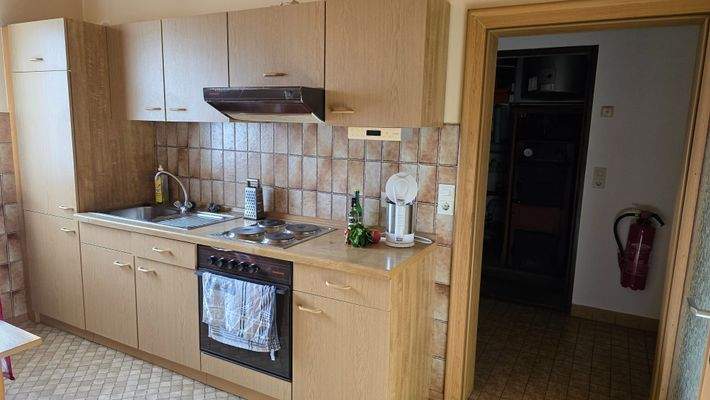 EG Küche mit Einbauküche