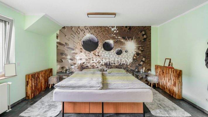 1. OG Schlafzimmer 1 1