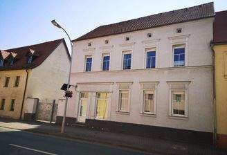 Haupthaus (Straßenseite).jpg