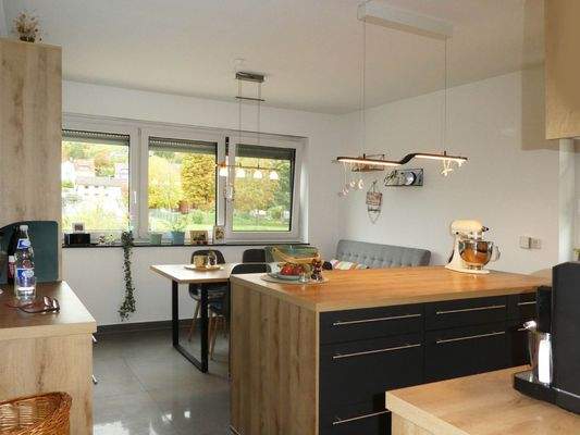 Große helle Küche