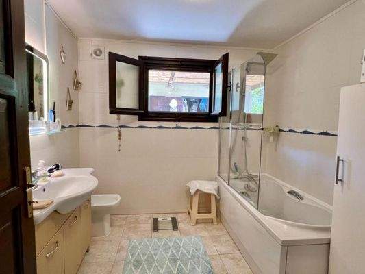 Kreta, Latsida: Charmantes Dorfhaus mit Garten zu verkaufen