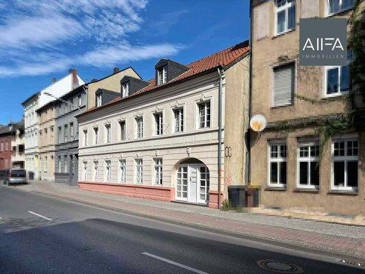 Strassenseite von Osten neu