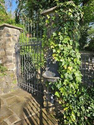 Brunnen am Haupteingang