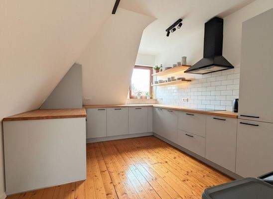 Küche im DG  (KI-generierte Einrichtung)