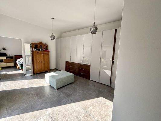 Schlafzimmer mit Ankleide OG