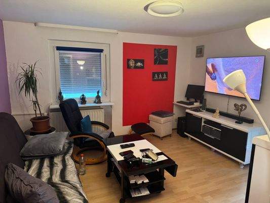 Wohnzimmer mit Ausgang zum Balkon