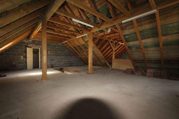 Wohnraum mit Speisekammer