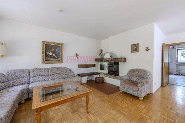 Wohnzimmer mit Kamin