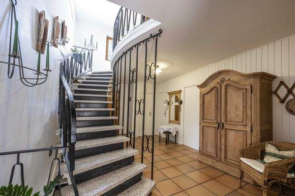 Treppenaufgang mit Diele