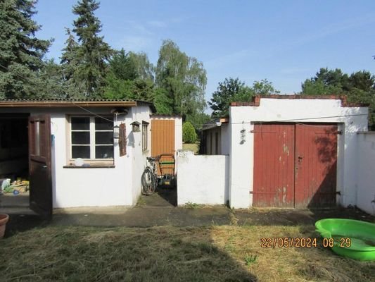 Garage mit Schuppen