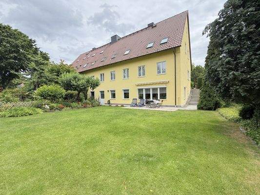 große Freifläche im Garten