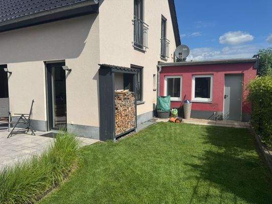 Außensicht auf Werkstatt / Garage