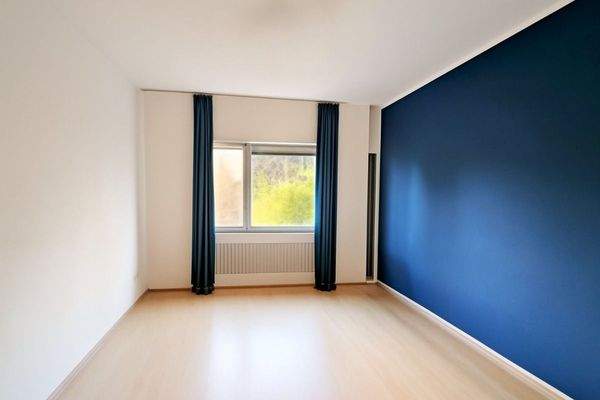 Schlafzimmer Möbel mit KI entfernt