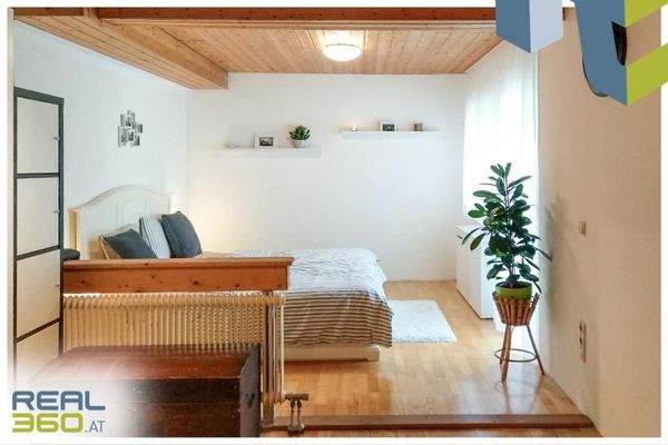 großzügiges Schlafzimmer