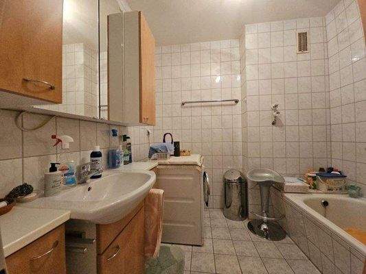 Badezimmer mitte.jpg