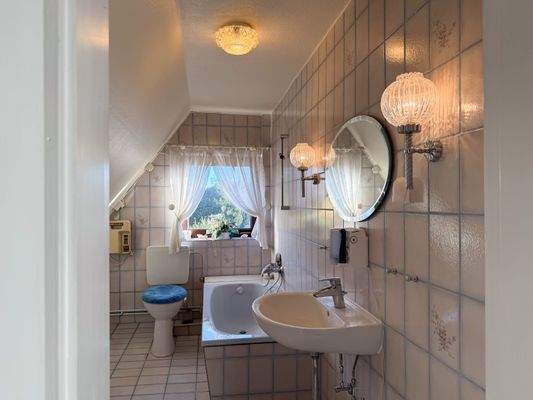 Helles Wannenbad Obergeschoss