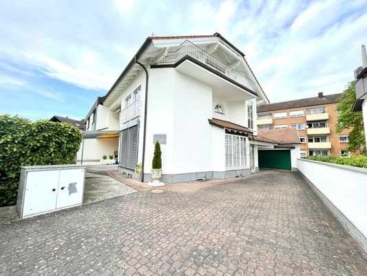 Außenansicht - Haus:Hofeinfahrt.jpg