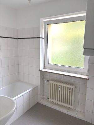 Badezimmer mit Fenster