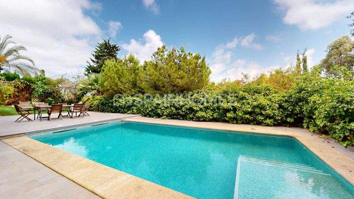 5 Bedroom House with Garden and Jacuzzi in Orihuela Costa