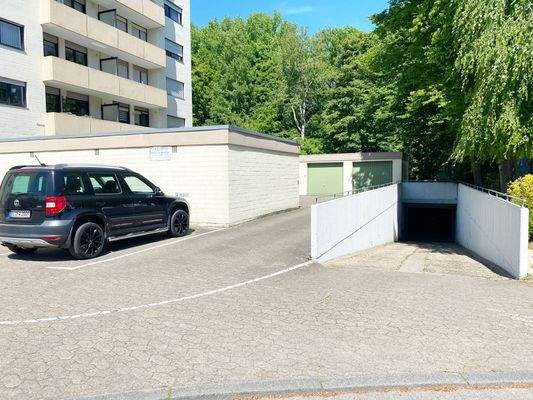 Tiefgarangeneinfahrt