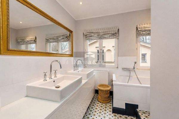 *Vollbad Obergeschoss