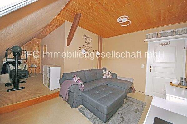 Gäste- / Arbeitszimmer im DG