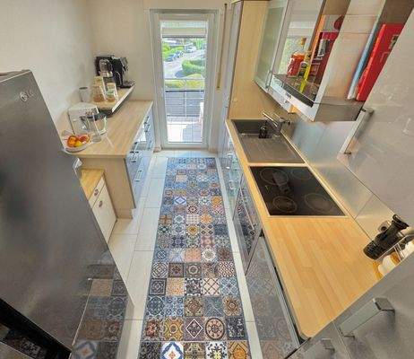 Einbauküche mit Balkon