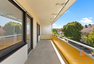 XXL-Balkon vom Wohnzimmer & der Küche