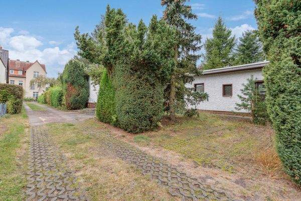 Grundstück mit Bungalow