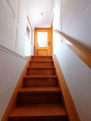 Büro 1 Aufgang zum Besprechungsraum