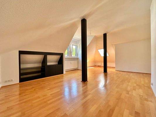 Wohn- und Esszimmer im Dachgeschoss